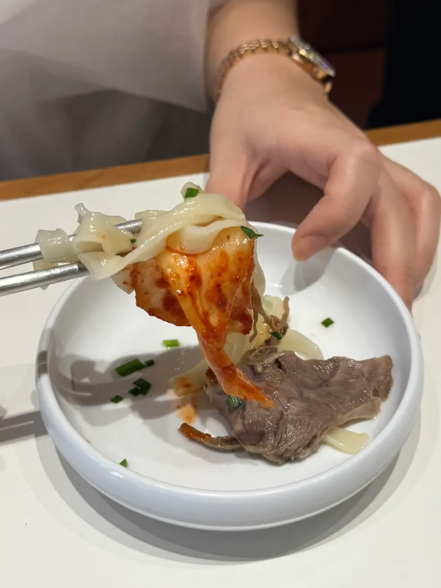 Sup dan mi kalguksu sum-sum lembu hanwoo