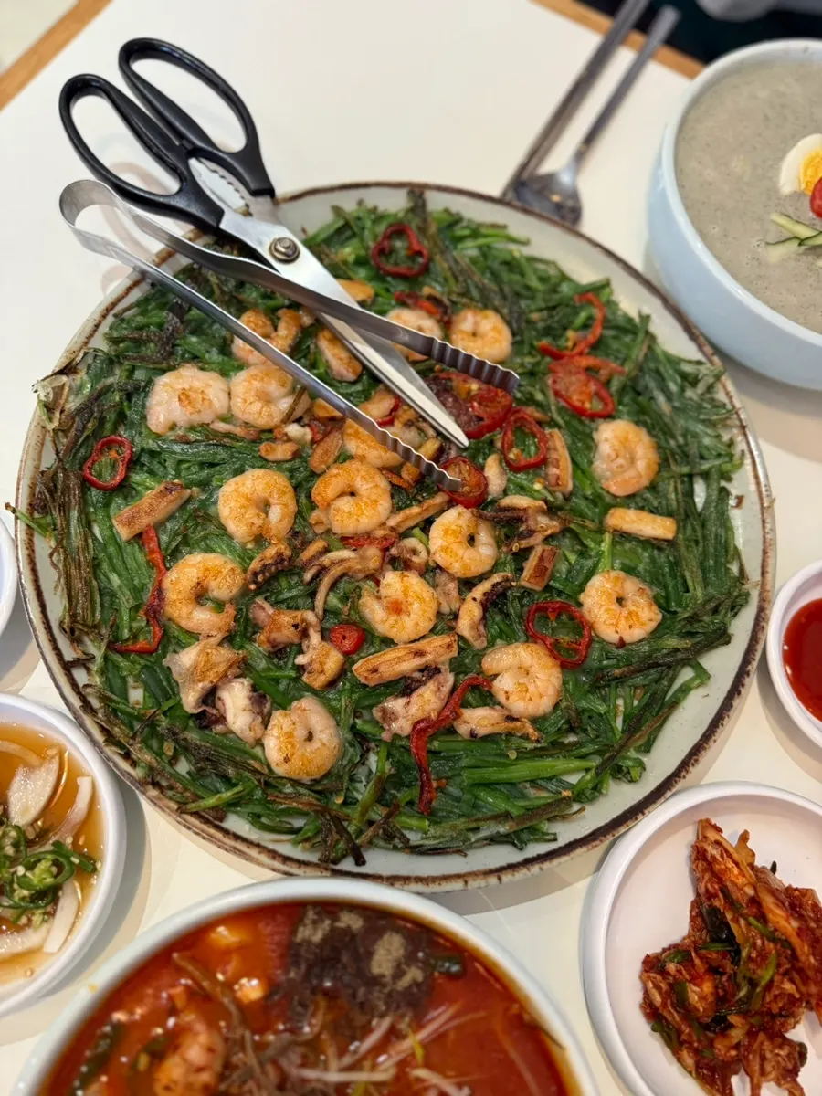 A whole thinly fried seafood chive pancake