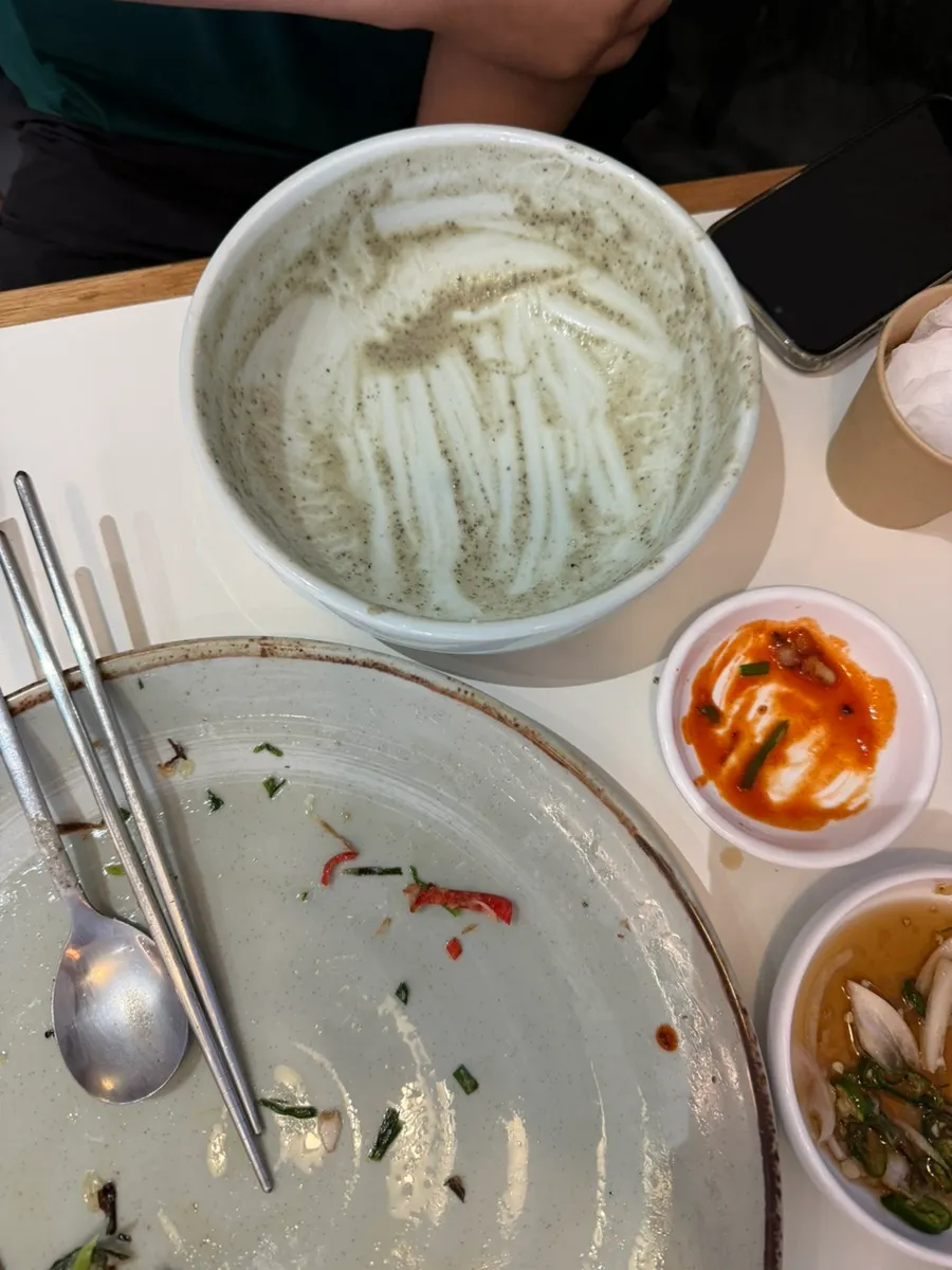 Table at Donggok Jemyeon after finishing the meal