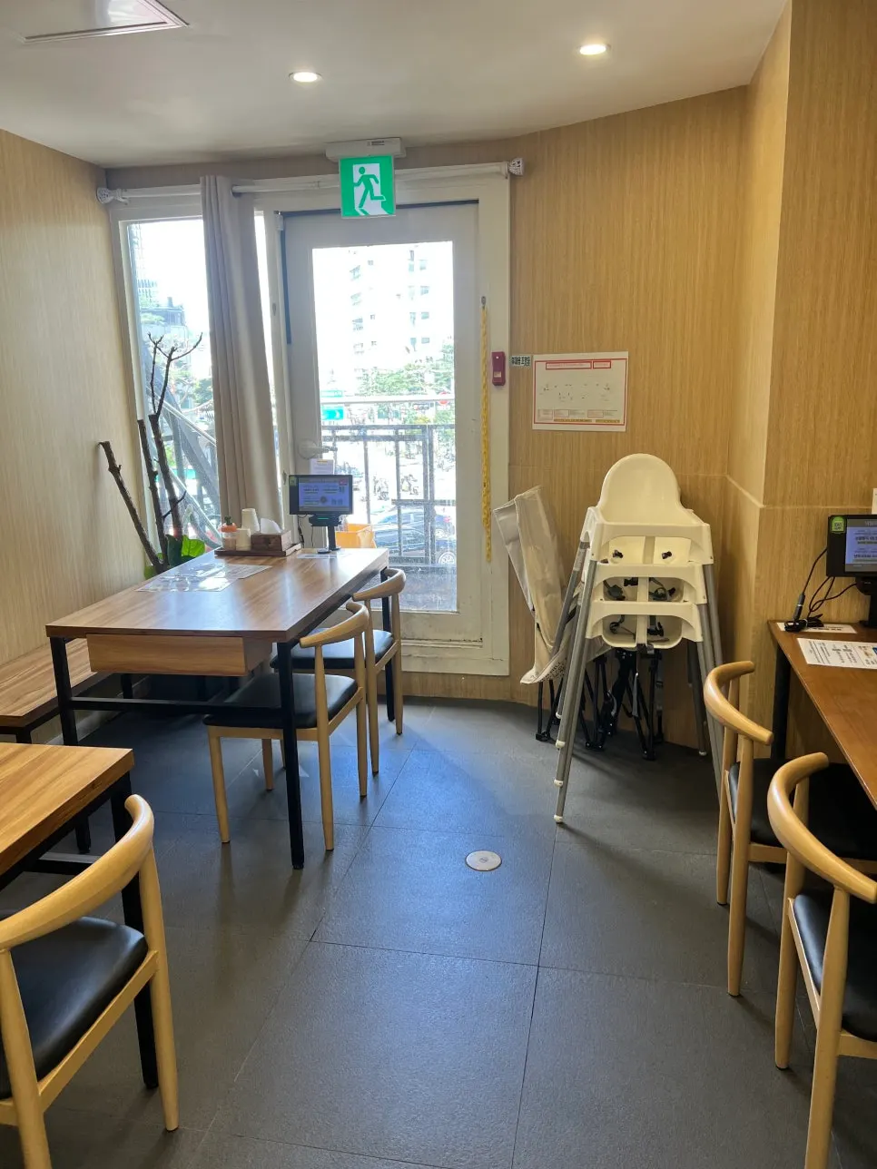 Dining area at Nagwon-ui Soba