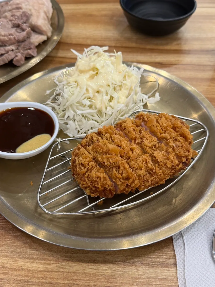 젓가락으로 건져 올린 장칼국수 면