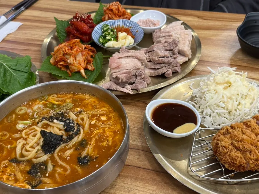 식사를 마친 낙원의소바 테이블