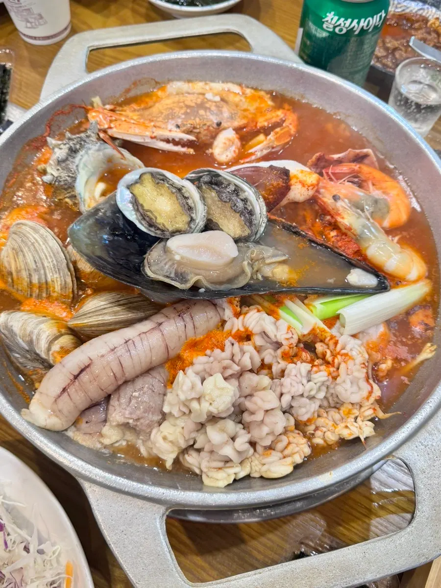 The seafood stew pot boiling
