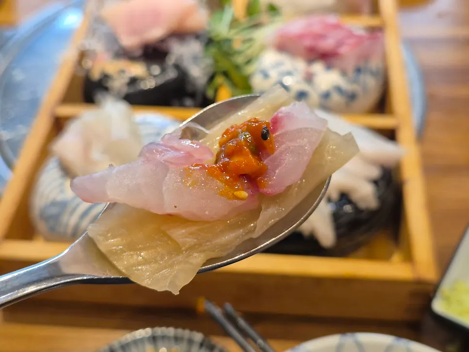 Thick-cut sashimi dipped in makjang