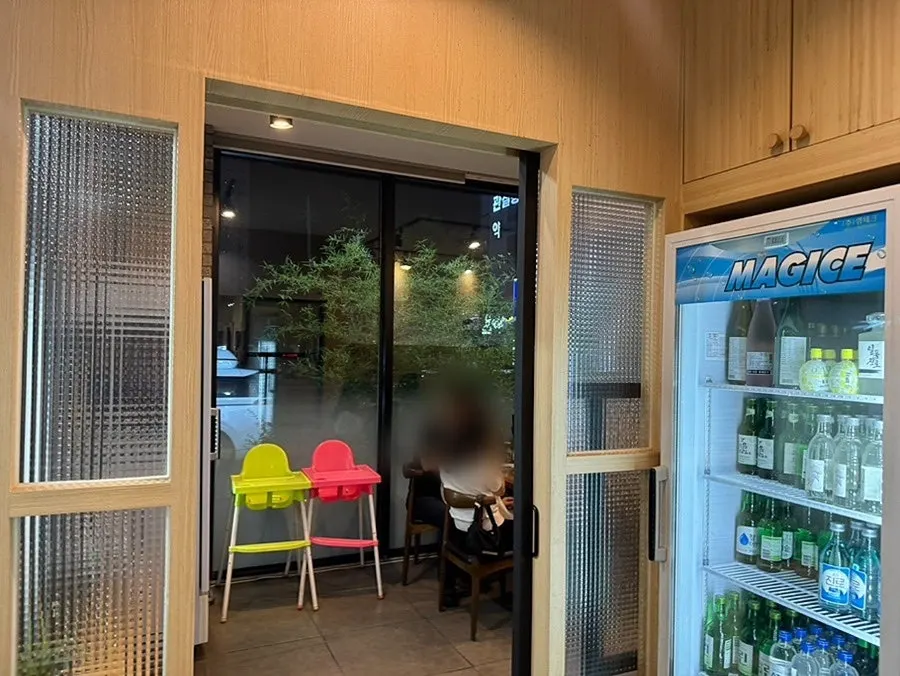 아기의자가 놓인 룸 좌석
