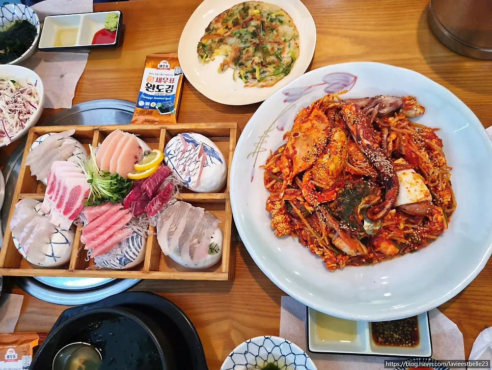 먹기 좋게 손질된 해물찜 접시
