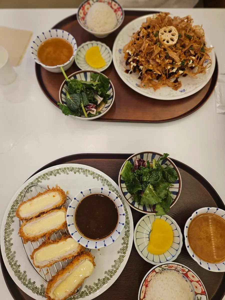 오코노미야키 돈가스 상차림