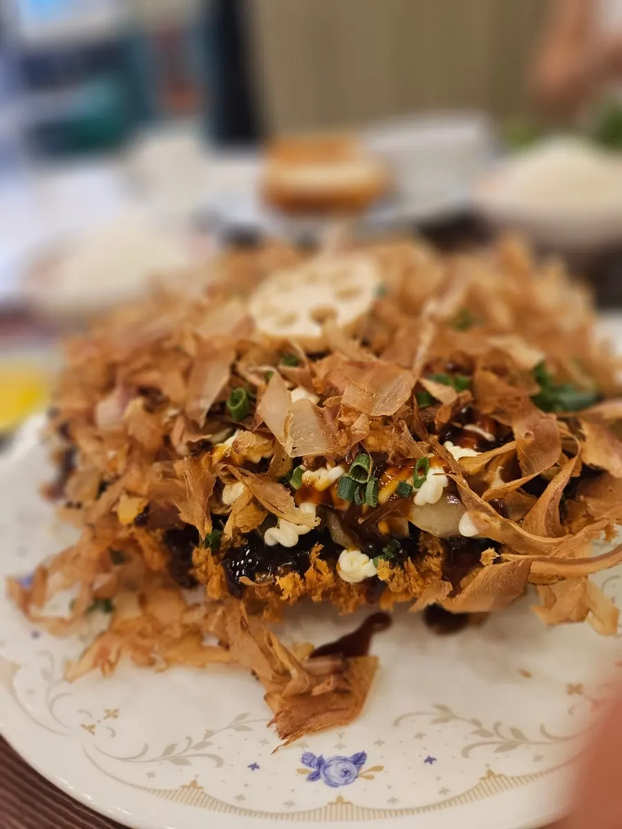 매운맛으로 주문한 오코노미야키 돈가스