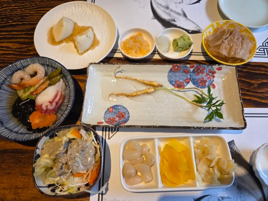 A spread of side dishes to eat alongside tuna