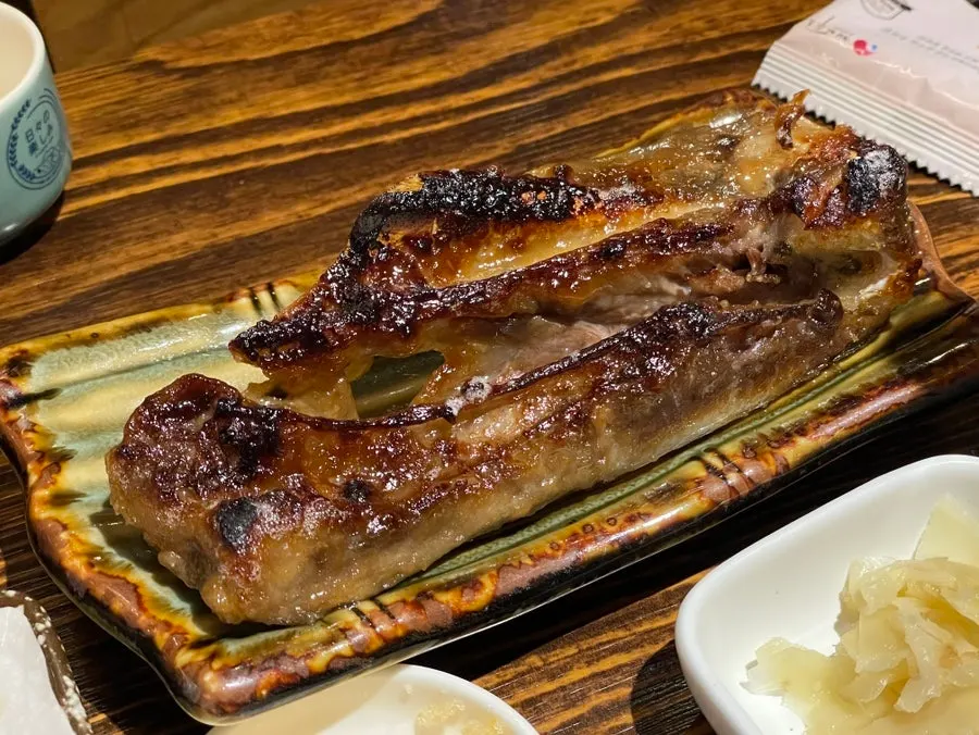 사이드 메뉴까지 차려진 식탁