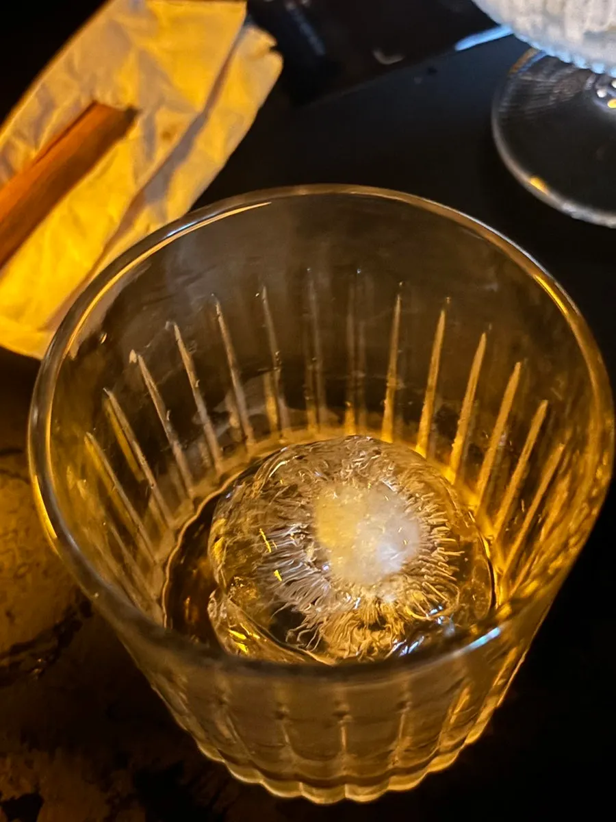 서비스로 받은 위스키