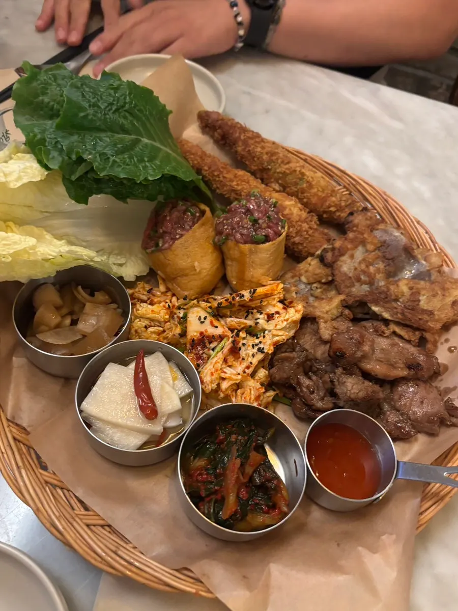 Samchon Sul-sang with meat and side dishes