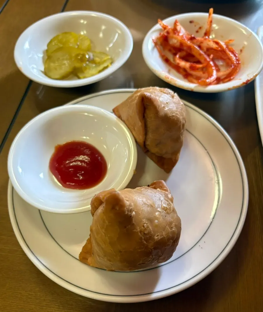 Samosa and chicken tikka served as part of the set