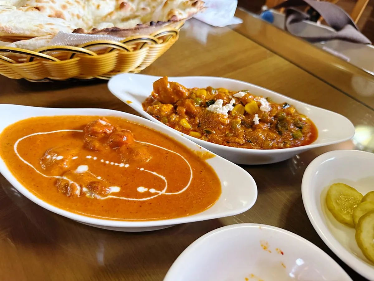 The full spread of Namaste Dongmyo Branch's couple set