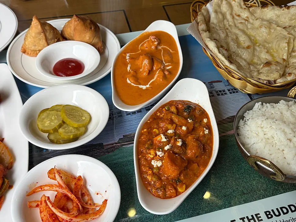 치킨마크니 커리와 갈릭난