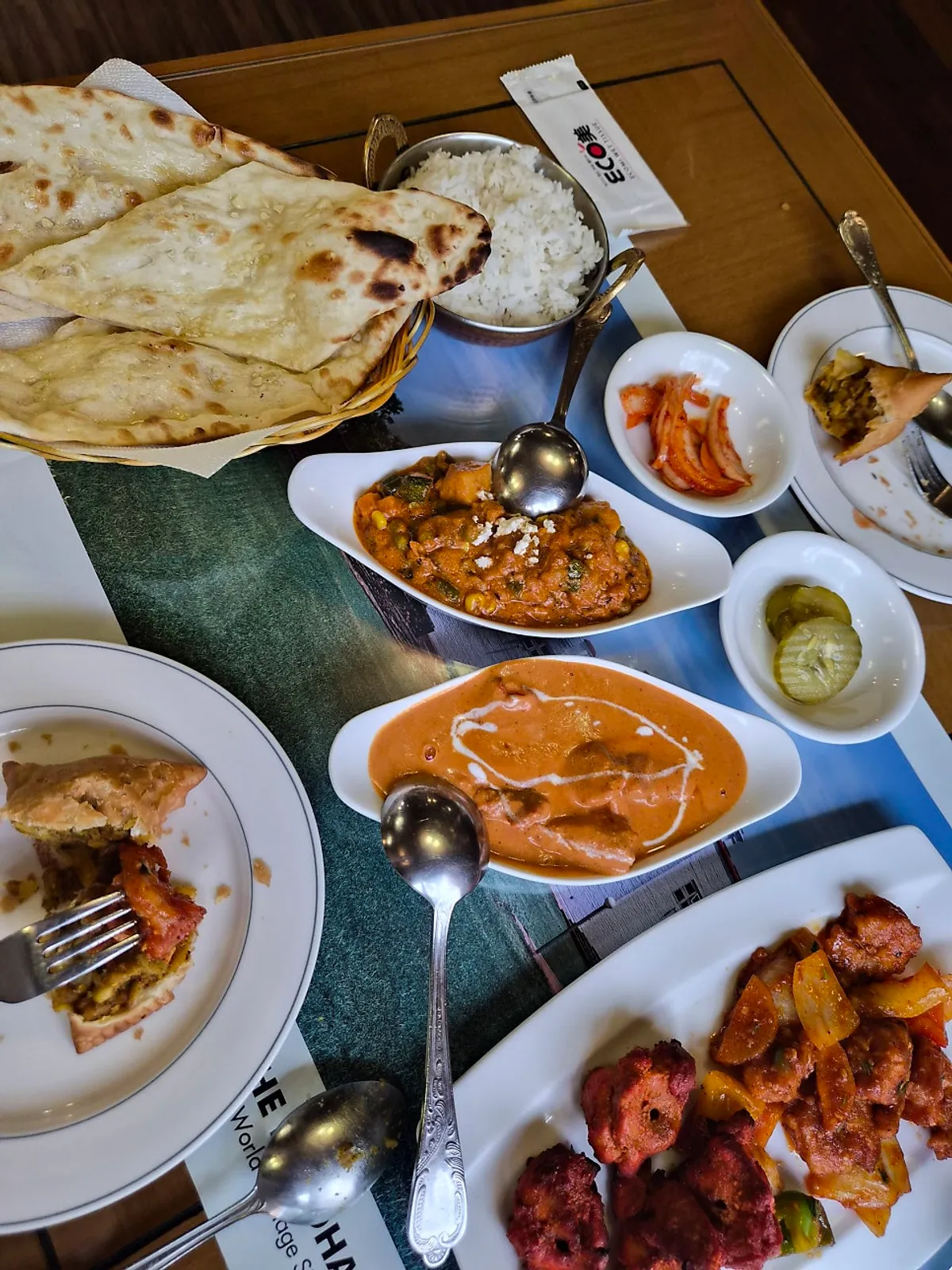 A full spread of couple-set curry and naan at Namaste Dongmyo Branch