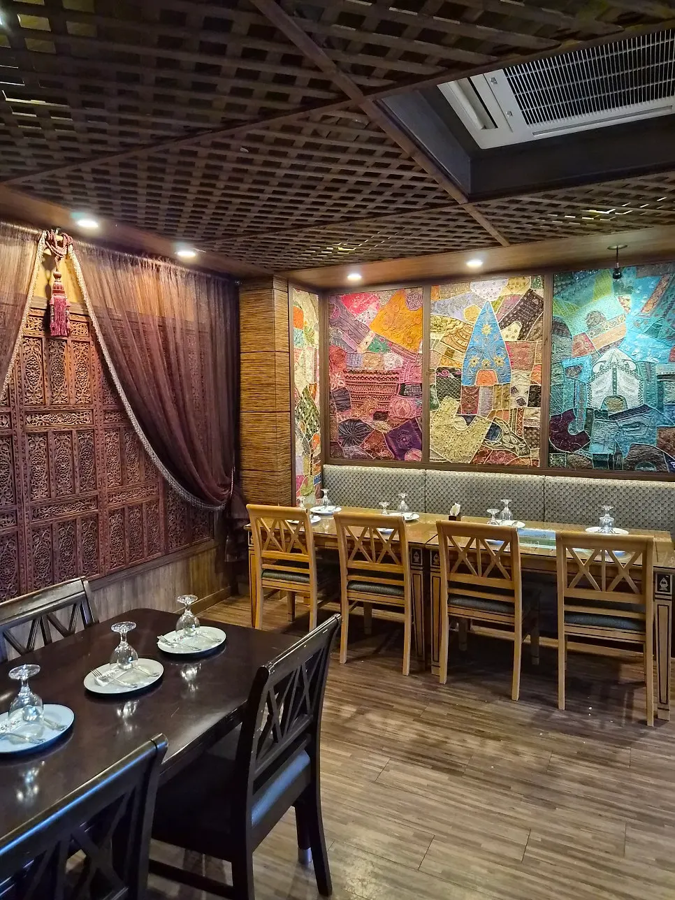 Second-floor interior of Namaste Dongmyo Branch, feeling like a trip abroad