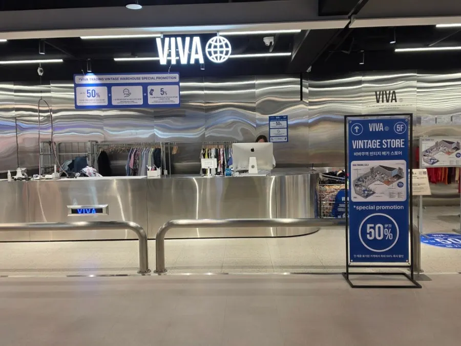 Interior of the Viva Trade Eulji Dundaun Dongdaemun Branch vintage store