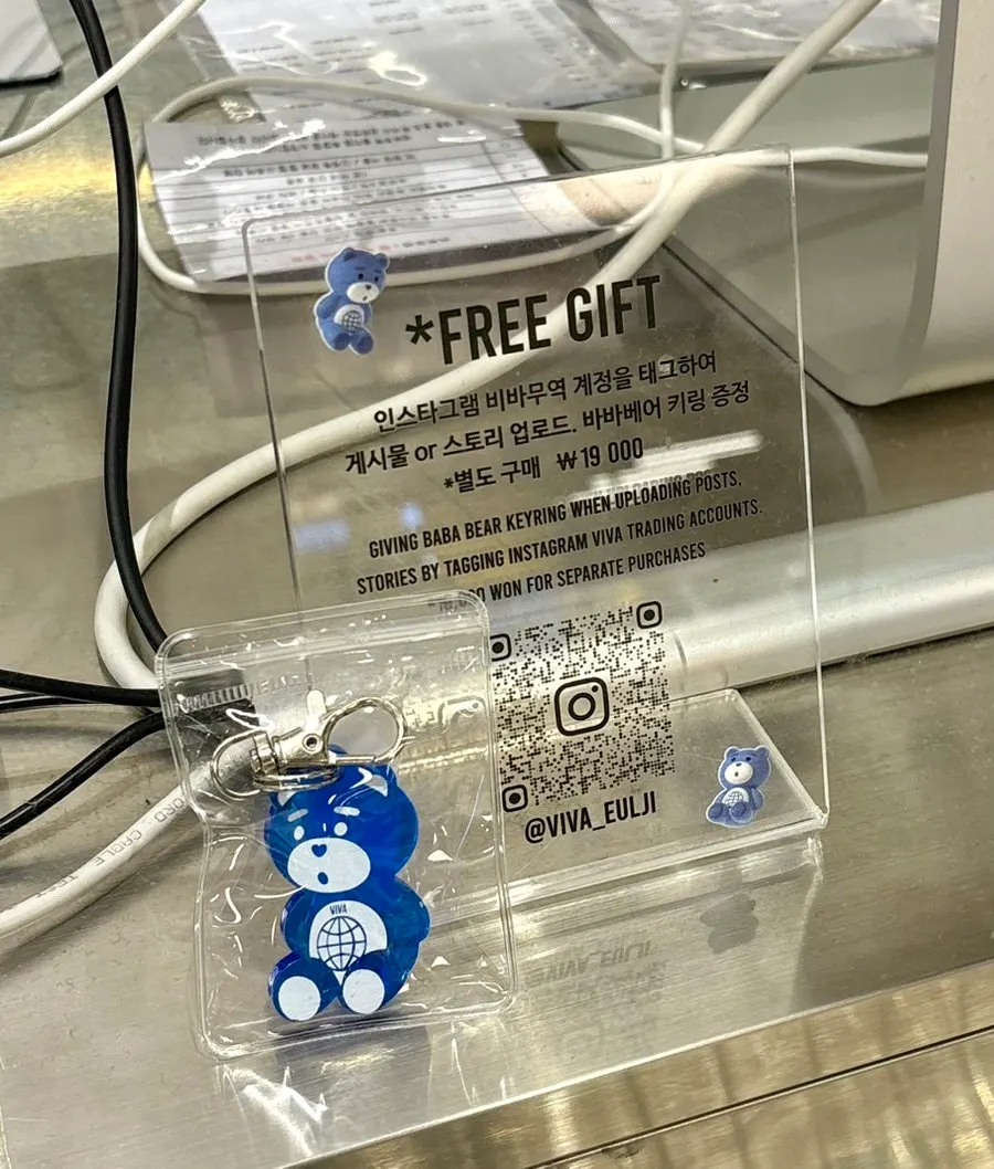 빈티지 애플 아이팟 등 전자 아이템 진열