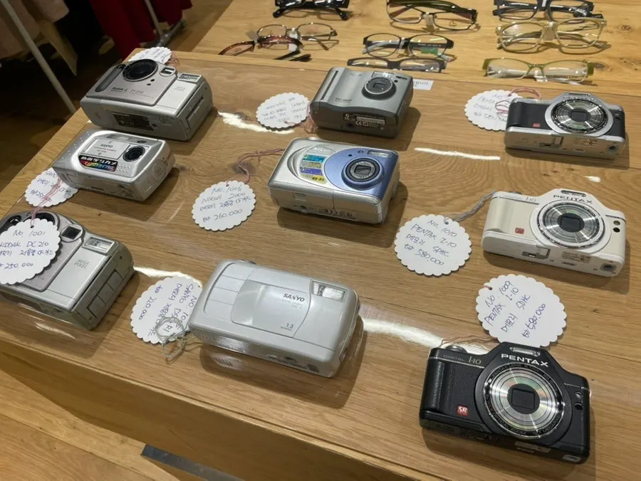 Table displaying various vintage digital camera models