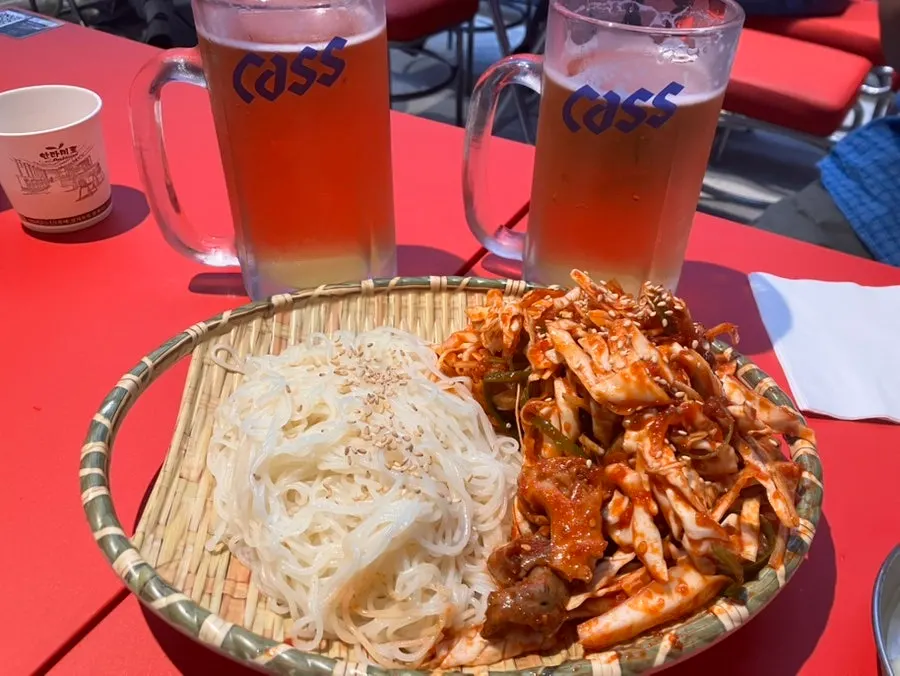 통닭과 골뱅이무침, 생맥주 한 상