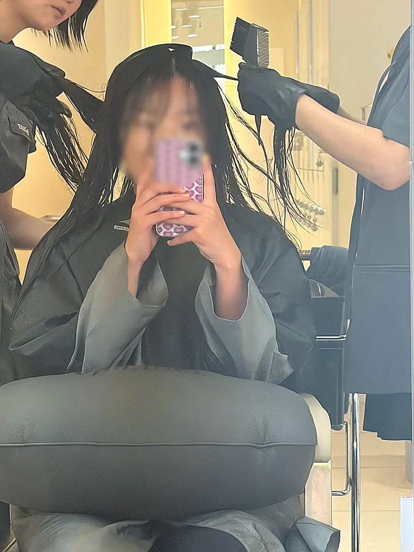 샴푸 후 젖은 상태의 긴 머리