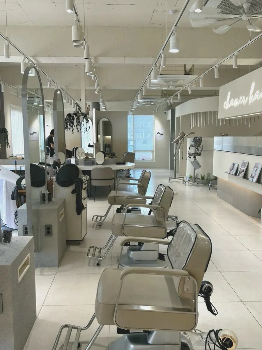 Interior atmosphere of Chamer hair salon