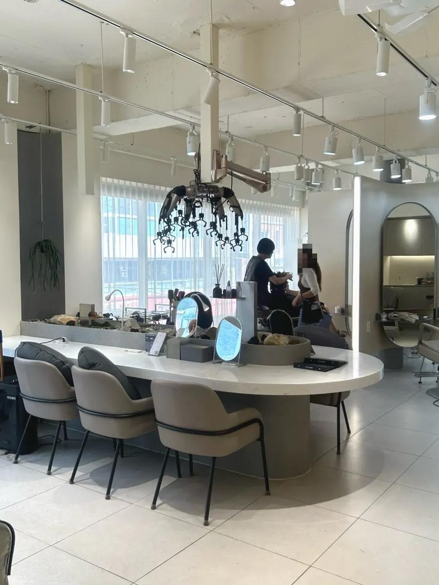 Chamer hair salon interior