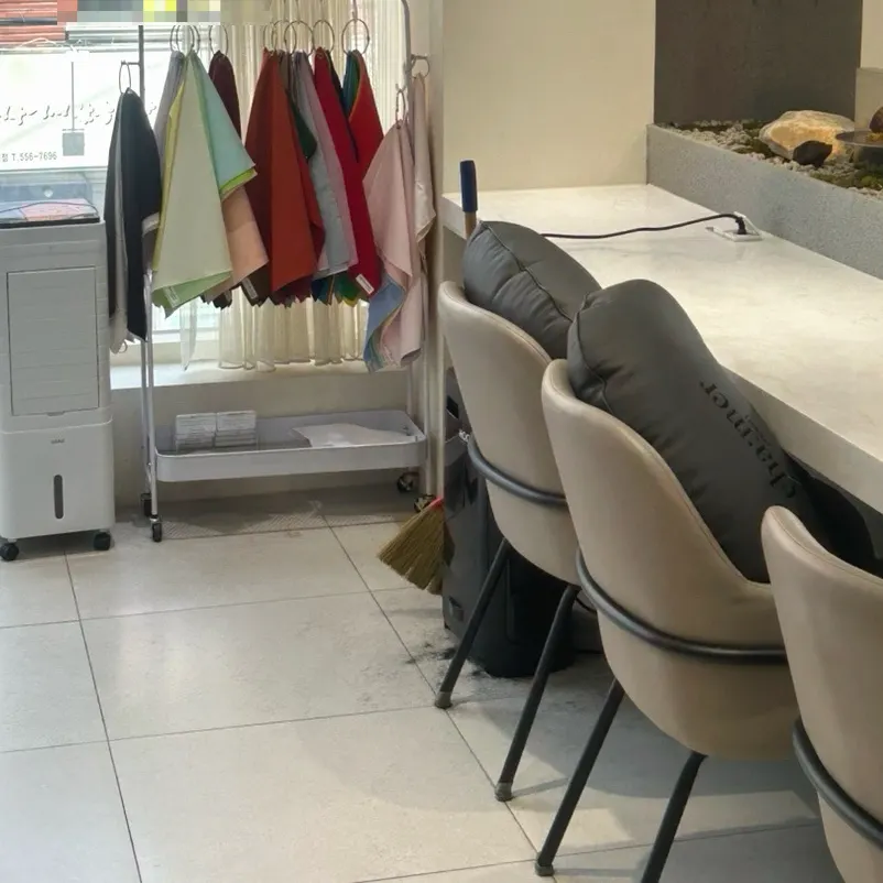 Comfortable salon space at Chamer