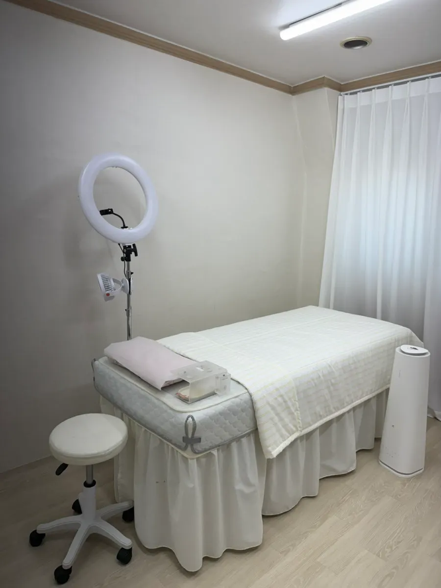 Comfortable lash lift treatment area