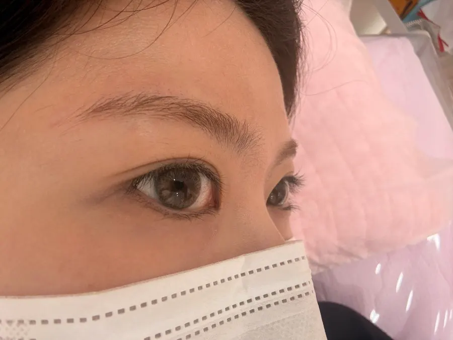Before-and-after comparison of the moisture-and-nourishment lash lift