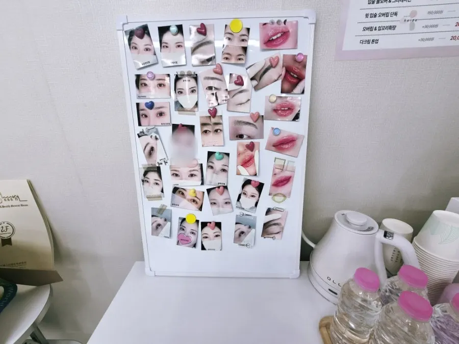 화이트 톤으로 정돈된 뷰티헤이즈 내부