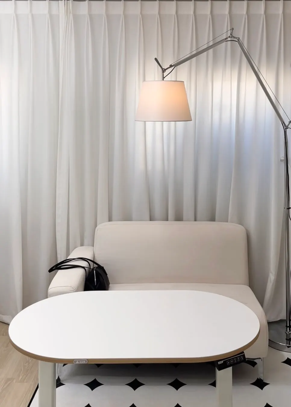 Treatment bed where one-on-one lash procedures are done