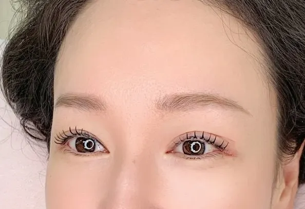 블랙틴팅펌 직후 C컬로 올라간 속눈썹