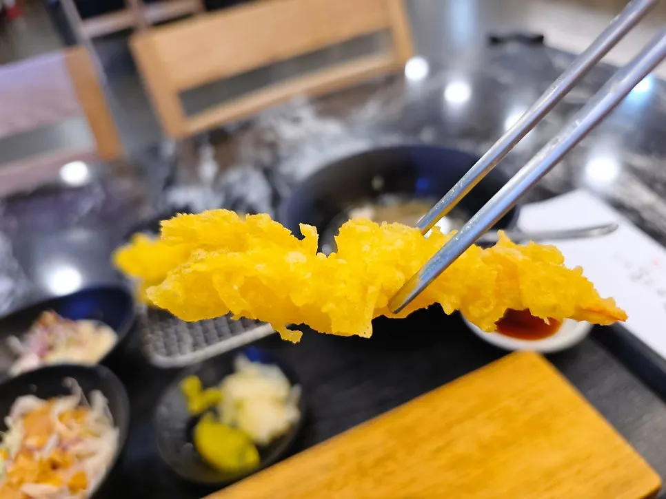 Three kinds of tempura: shrimp, pumpkin, and sweet potato
