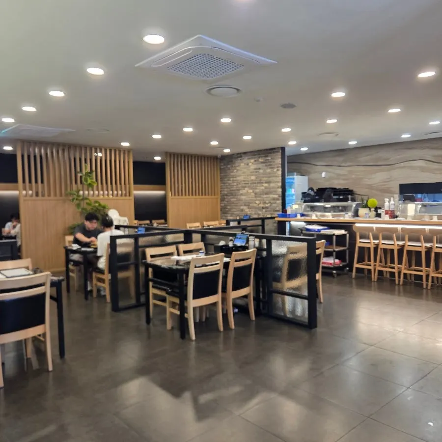 Entrada de Moshi Moshi Sushi en la zona de restaurantes de la 8ª planta del Lotte Department Store de Dongnae