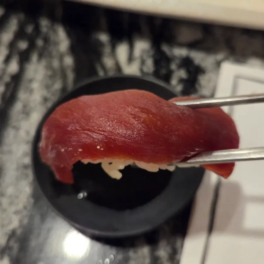 Sushi de pescado blanco y pescado rojo