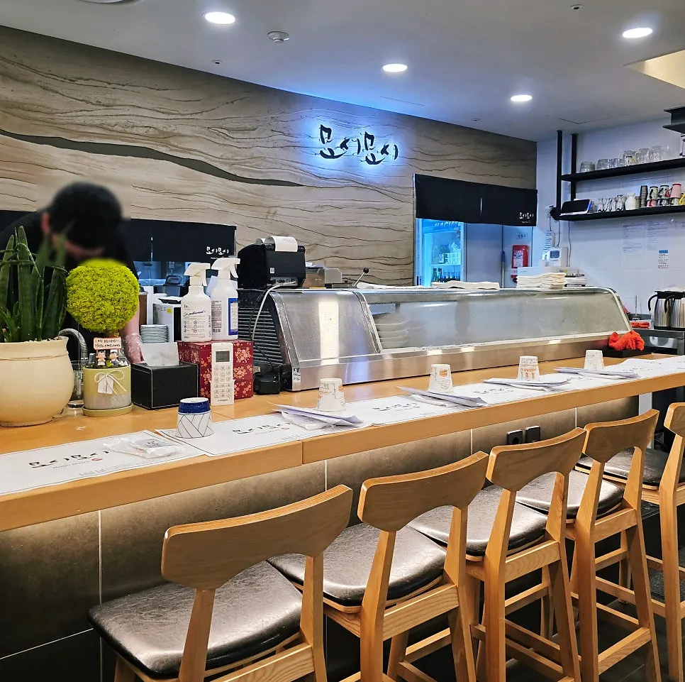 Entrance to the food court on the 8th floor of Lotte Department Store Dongnae