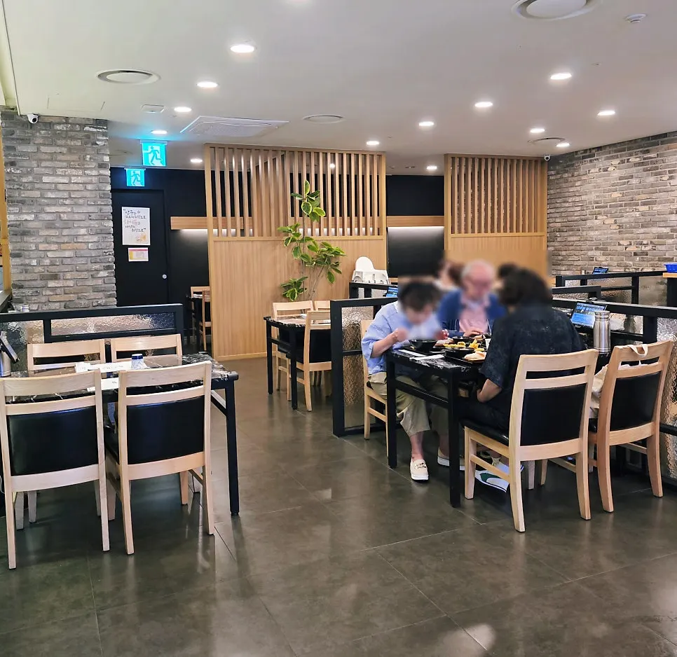 Storefront entrance of Moshi Moshi Sushi, Dongnae branch