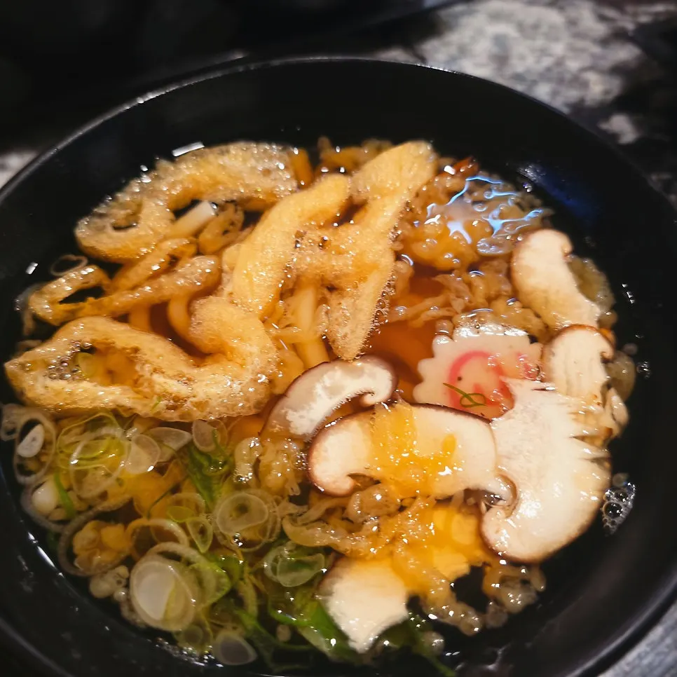 Hot udon included in the combo set