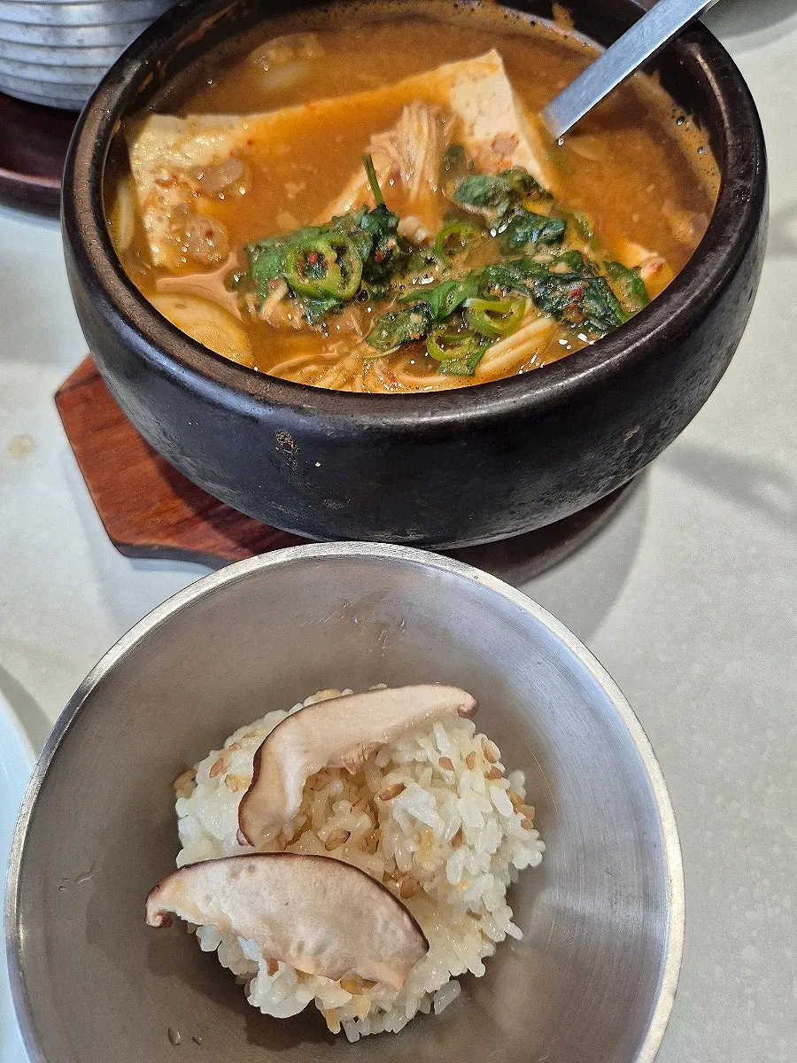 Buckwheat pot rice and bang-a-toha doenjang stew