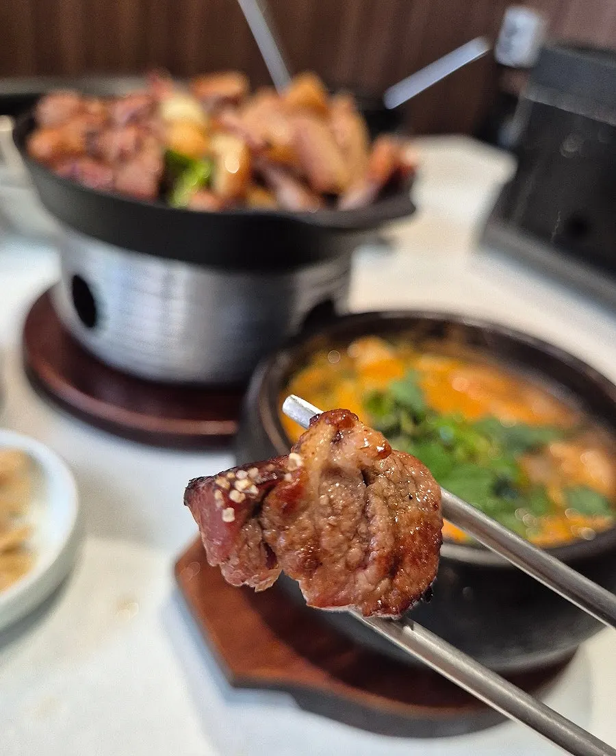 Pork neck infused with nuruk flavor