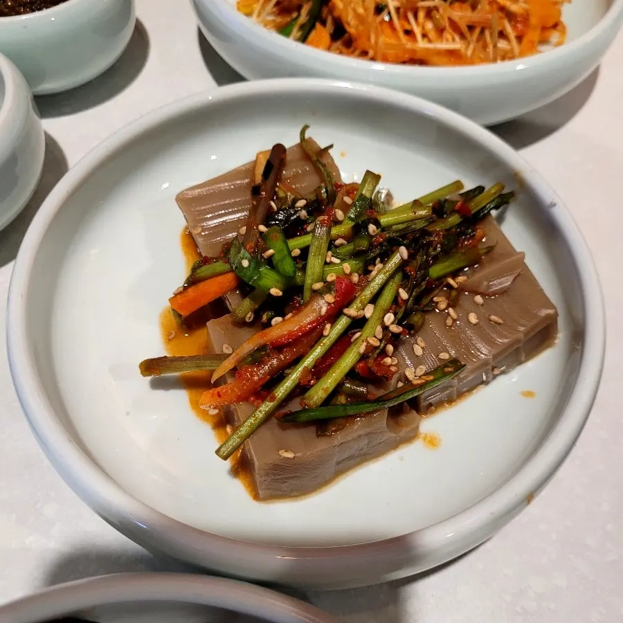 Seasoned buckwheat sprouts side dish