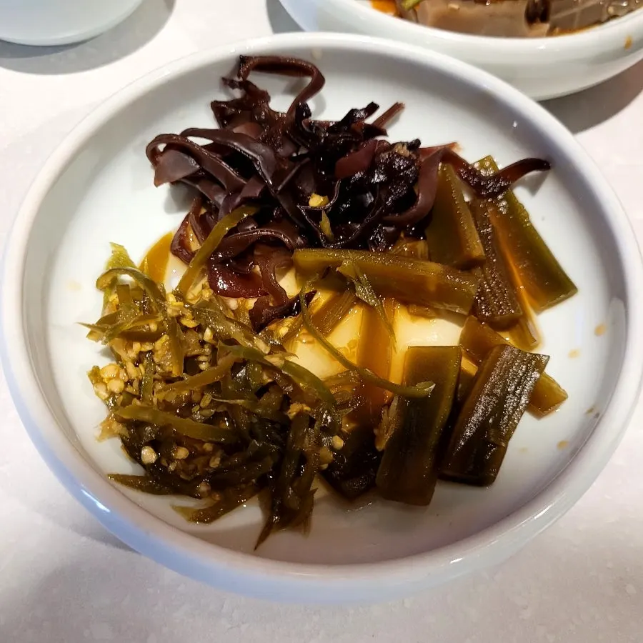 Dressed acorn jelly accompaniment
