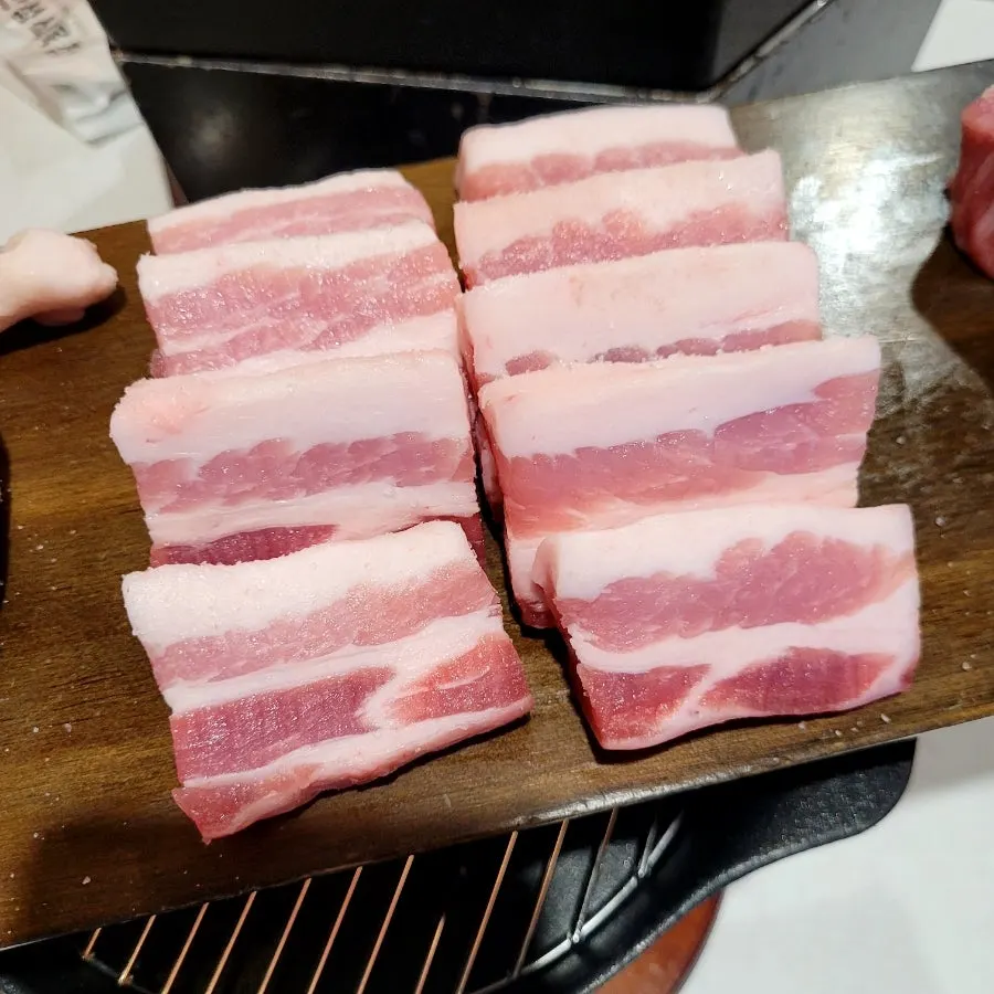 Nuruk-aged pork neck, pork belly, and special-cut set