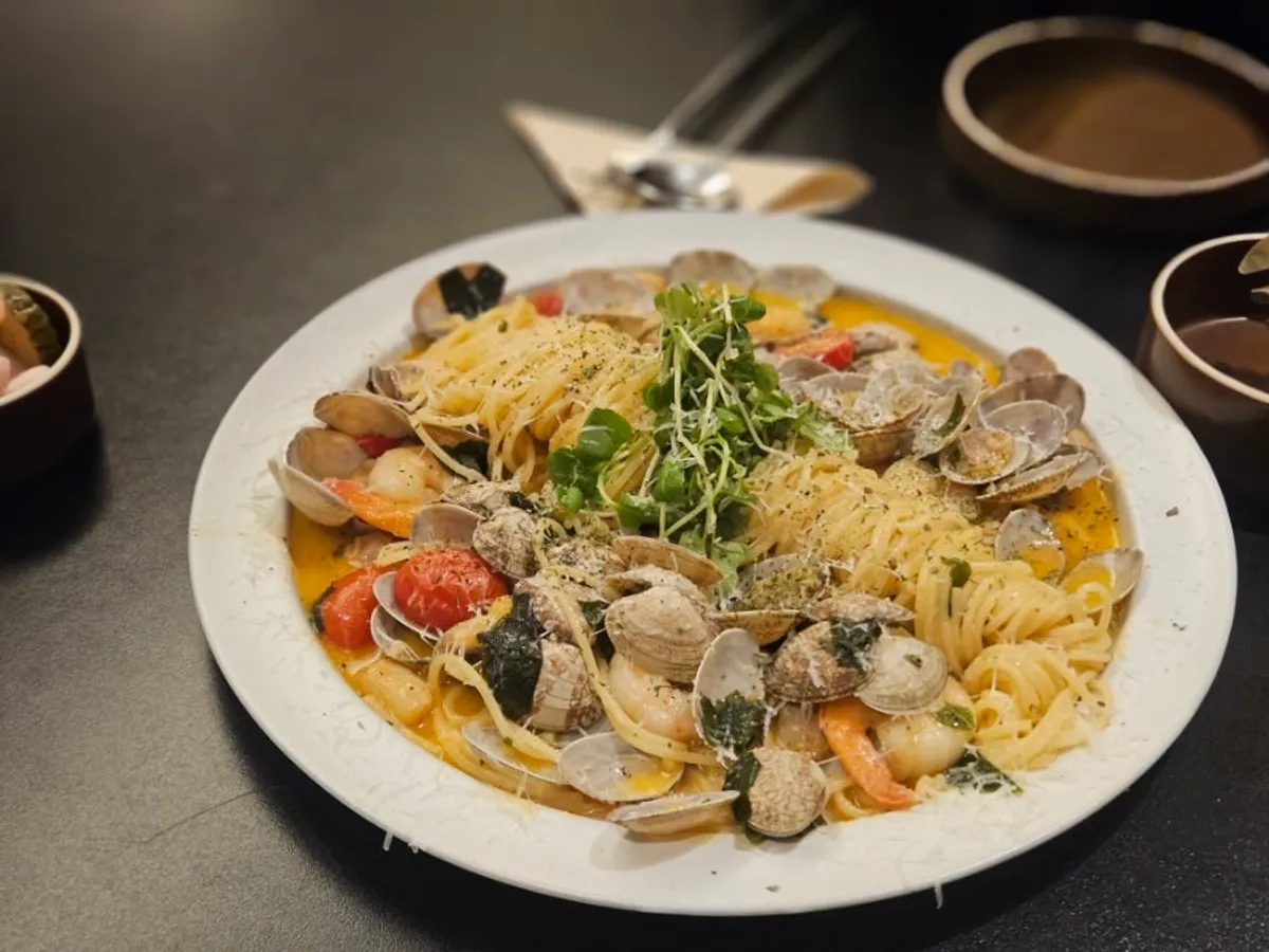 A plate of Sasaenghwal's clam shrimp oil pasta