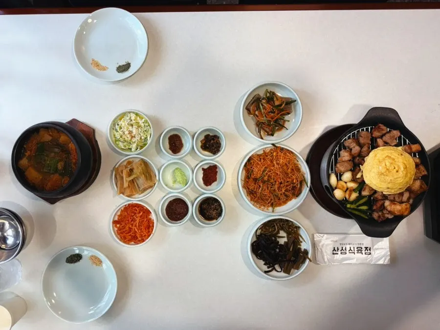 Order of nuruk pork neck and pork belly at Sanseong Meat Shop