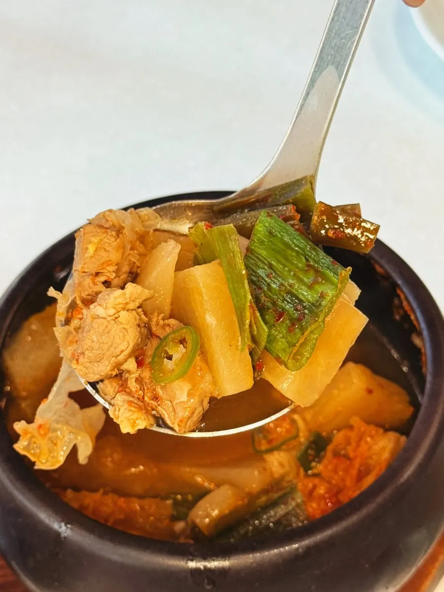 Beef radish soup with basic side dishes