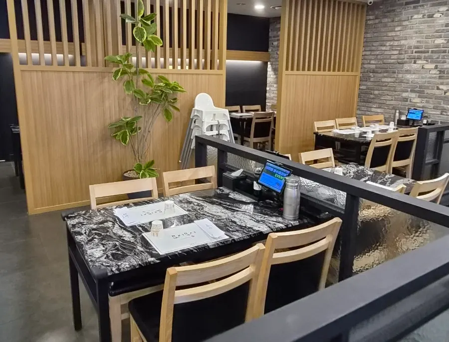 Moshi Moshi indoor seating for gatherings