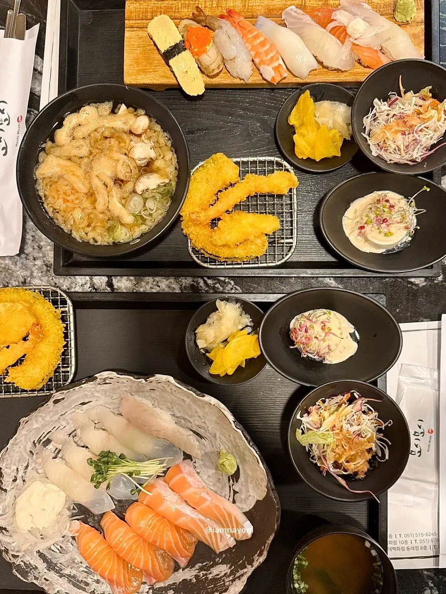 8th-floor dining area at Lotte Department Store Dongnae